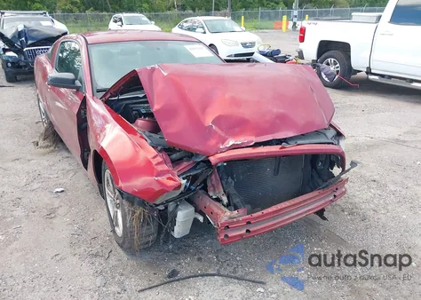 2014 Ford Mustang V6 z USA, uszkodzony, nr VIN 1ZVBP8AM5E5211979